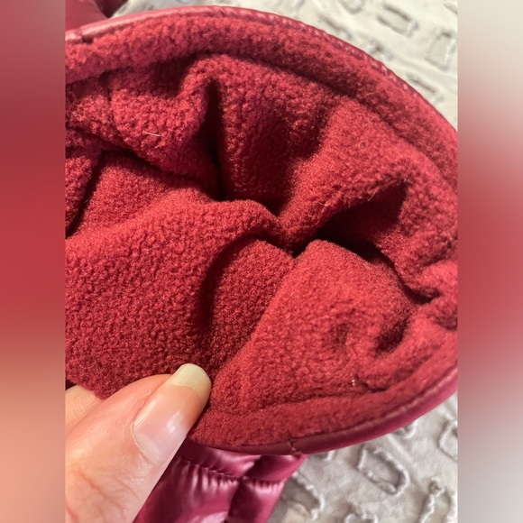 Quilted Fleece Lined Burgundy Mittens M/L - Picture 2 of 2